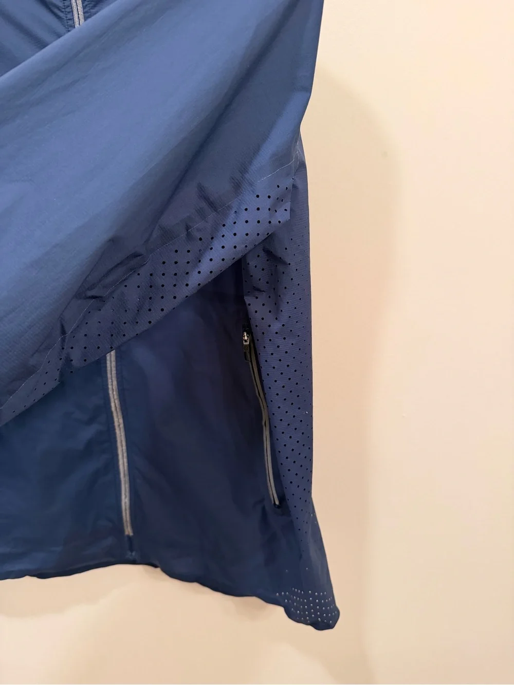 Lululemon Mens Windbreaker Jacket Blue Pockets Cross Fit Full Zip Hooded size M